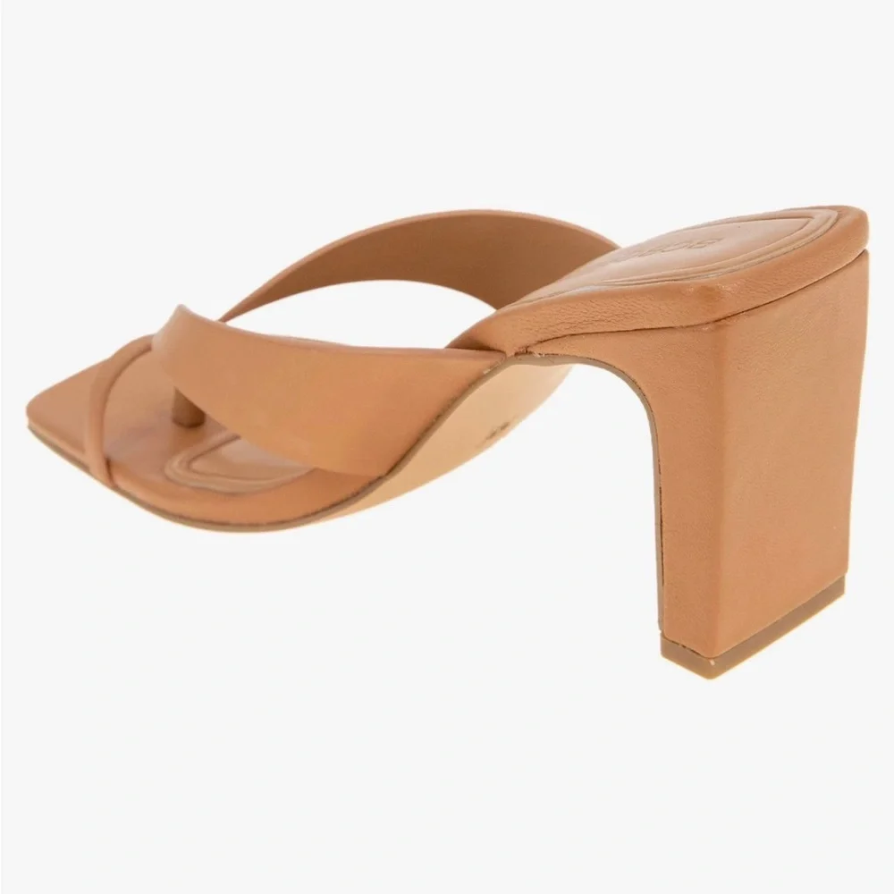 NIB BCBGeneration Leather Flian Toe Ring Tan Heel Sandals sz 11 - Picture 3 of 11